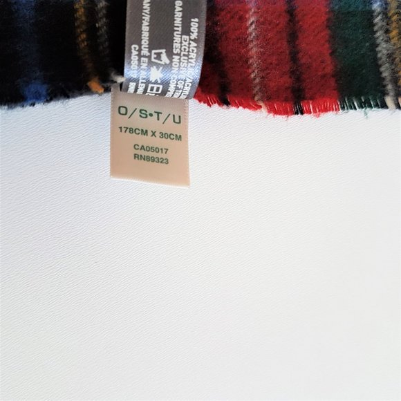 $20  Roots unisex plaid scarf. - Picture 5 of 7